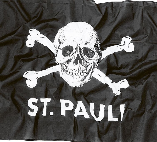 FC St. Pauli - Totenkopf, Hissfahne
