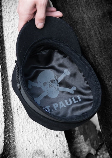 FC St. Pauli - Totenkopf, Elbsegler M�tze