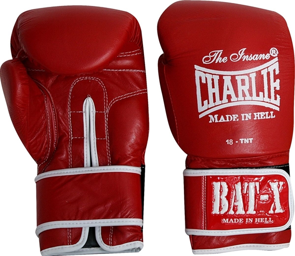 Charlie – Bat-X, Boxhandschuhe