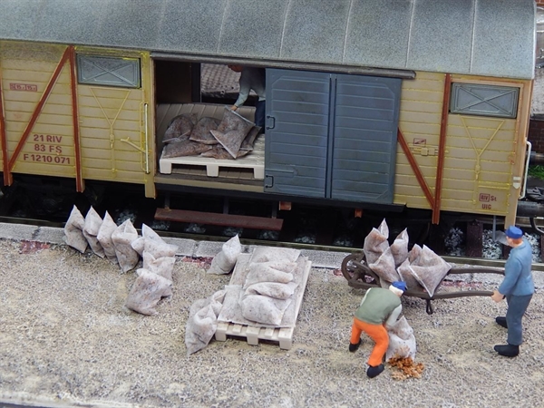 Juweela - Flexible Sand Bags (1:45)