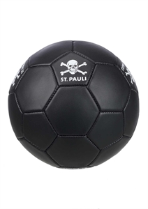 FC St. Pauli - Totenkopf, Ball